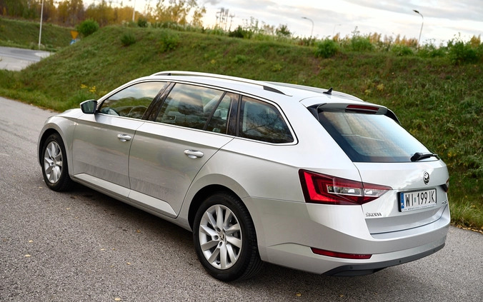 Skoda Superb cena 59900 przebieg: 240800, rok produkcji 2019 z Płock małe 781